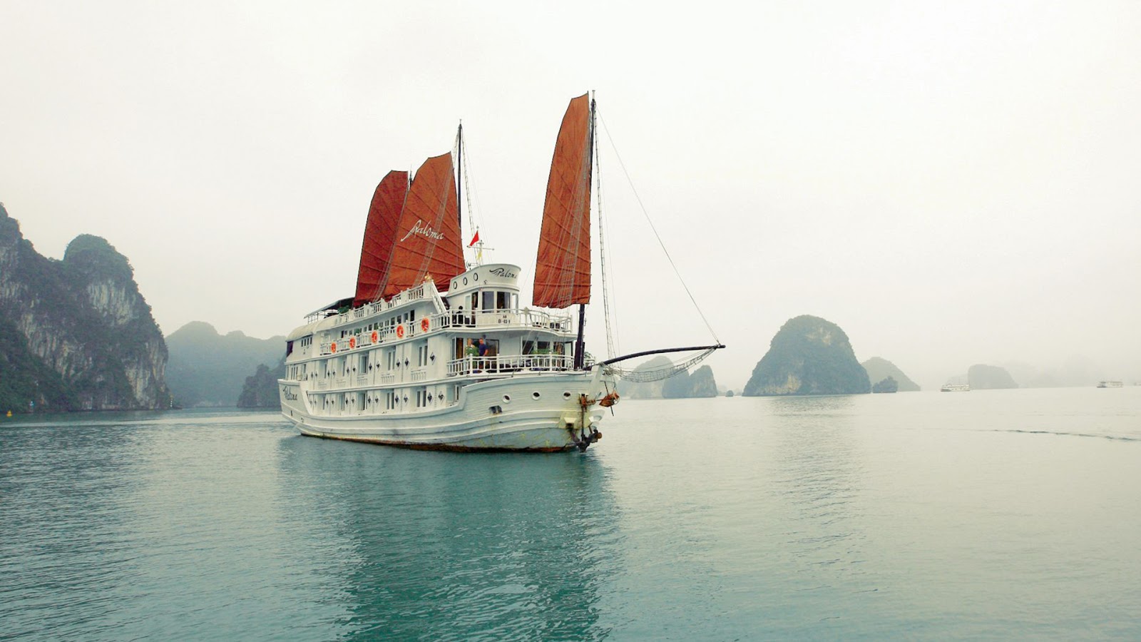 Du thuyền Vịnh Hạ Long